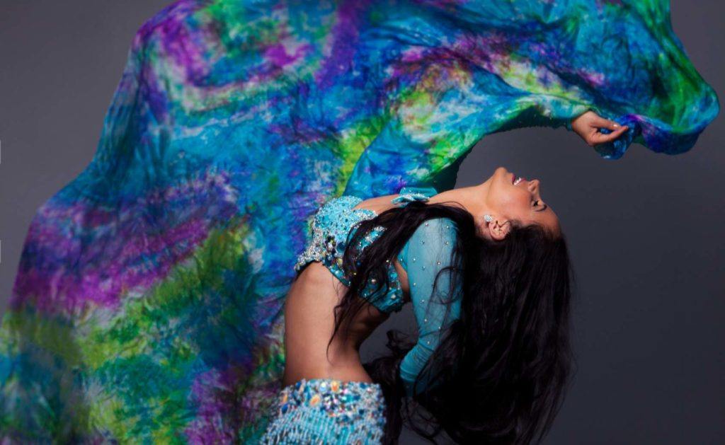 Bauchtanz-Accessoires-die-jede-Taenzerin-kennen-sollte Tänzerin Nina Teza - Bauchtanz Accessoires, die jede Tänzerin kennen sollte