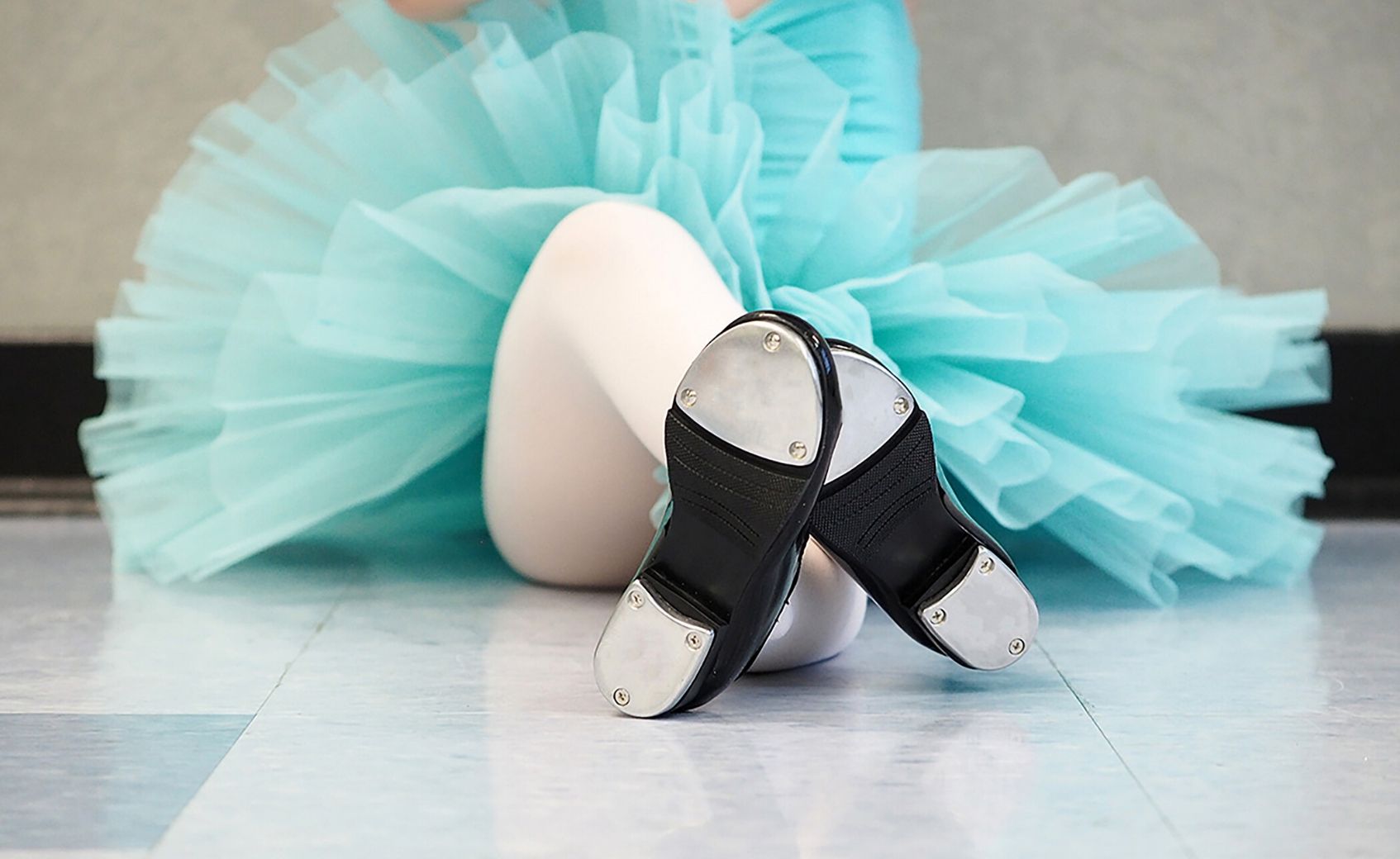 Stepptanz-lerne-Musik-mit-deinen-Fueßen-zu-machen Stepptanz – lerne Musik mit deinen Füßen zu machen